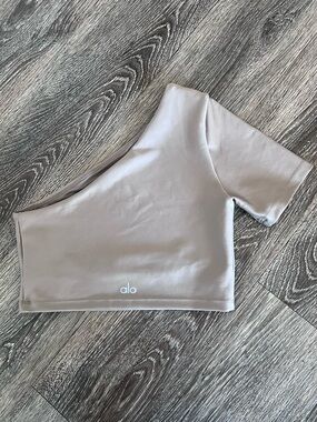 ALO Yoga One-Shoulder Crop Top in Taupe
